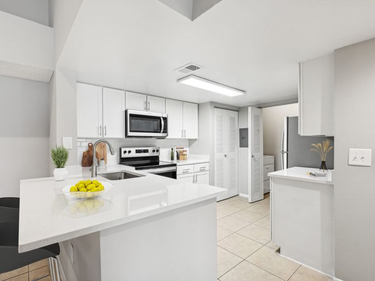 Sabal Pointe apartments in Coral Springs, FL – photo 40