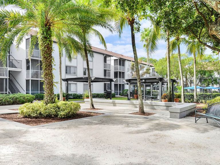 Sabal Pointe apartments in Coral Springs, FL – photo 7