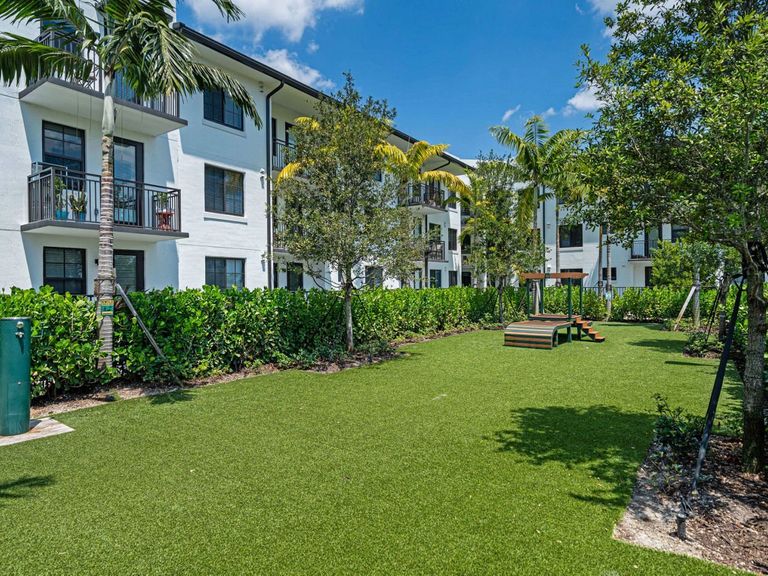 Solea at Miami Lakes apartments in Hialeah, FL – photo 23