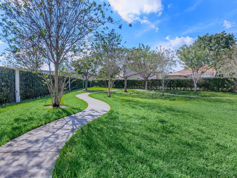 South Pointe Apartments apartments in Naranja, FL – photo 12