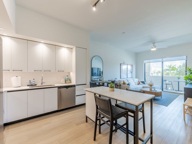 South Pointe Apartments apartments in Miami Lakes, FL – photo 7
