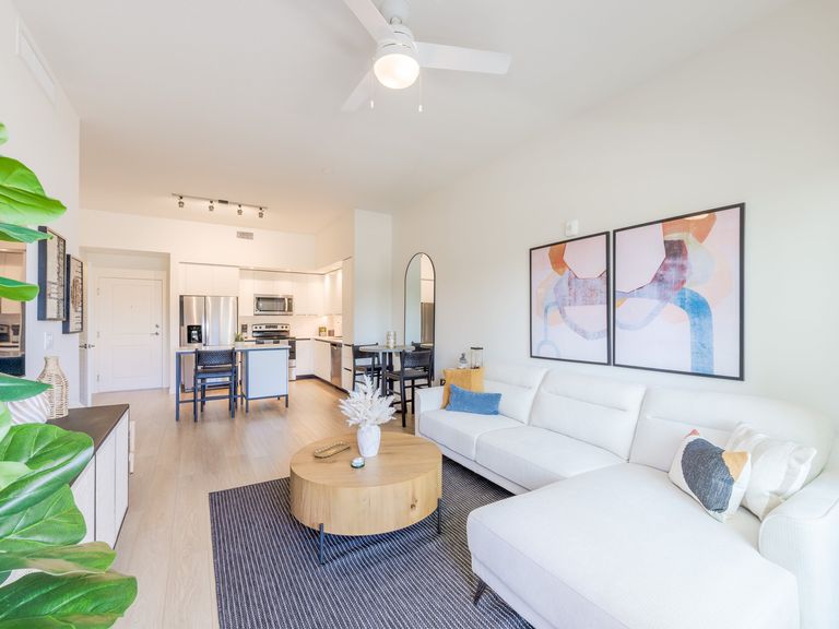 South Pointe Apartments apartments in Miami Lakes, FL – photo 10