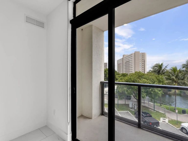 Springs Town Center apartments in Miami Springs, FL – photo 9