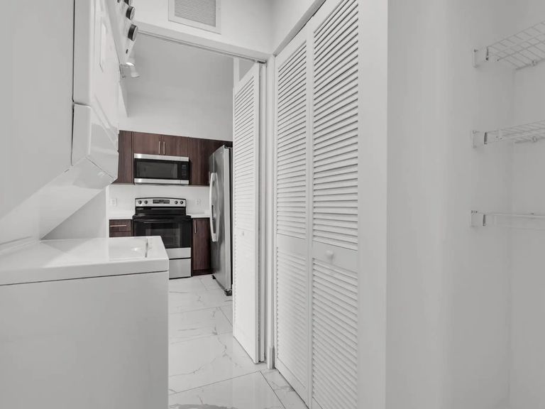 Springs Town Center apartments in Miami Springs, FL – photo 11