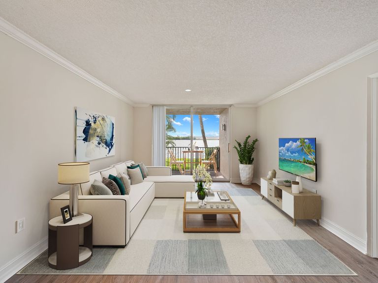 St. Tropez Apartments apartments in Miami Lakes, FL – photo 10