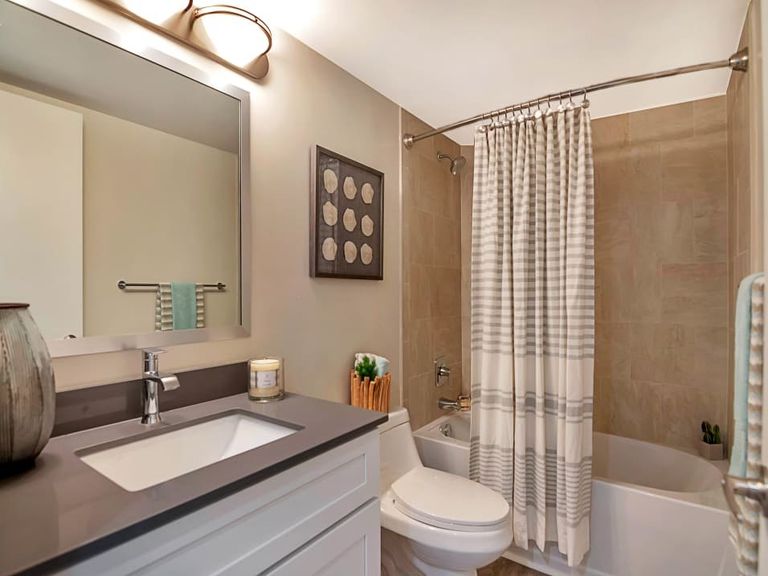 St. Tropez Apartments apartments in Miami Lakes, FL – photo 17