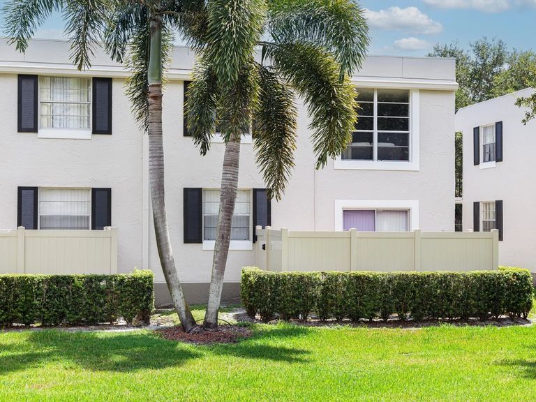 Sunset Palms Apartments apartments in Hollywood, FL – photo 10