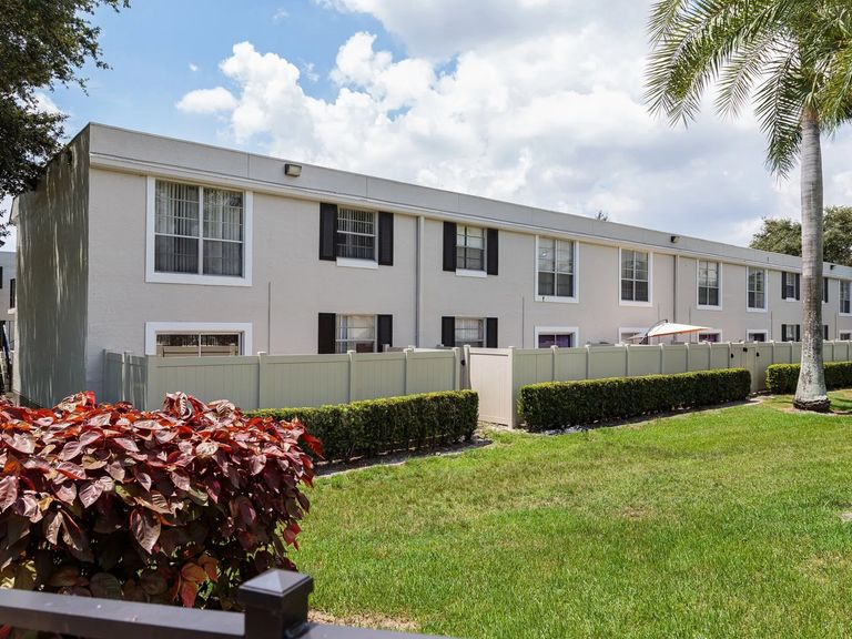 Sunset Palms Apartments apartments in Hollywood, FL – photo 12