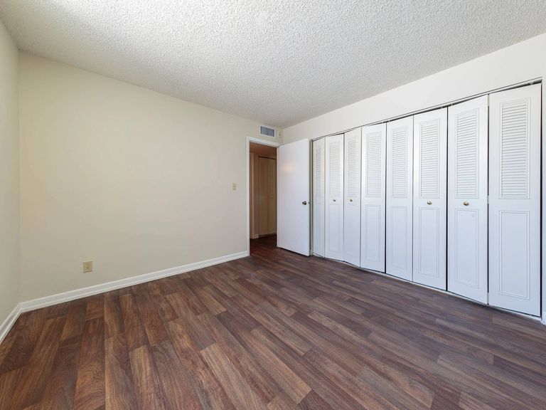 Sunset Palms Apartments apartments in Hollywood, FL – photo 16
