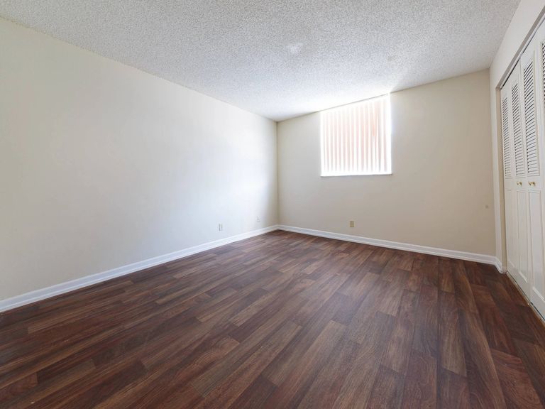 Sunset Palms Apartments apartments in Hollywood, FL – photo 18