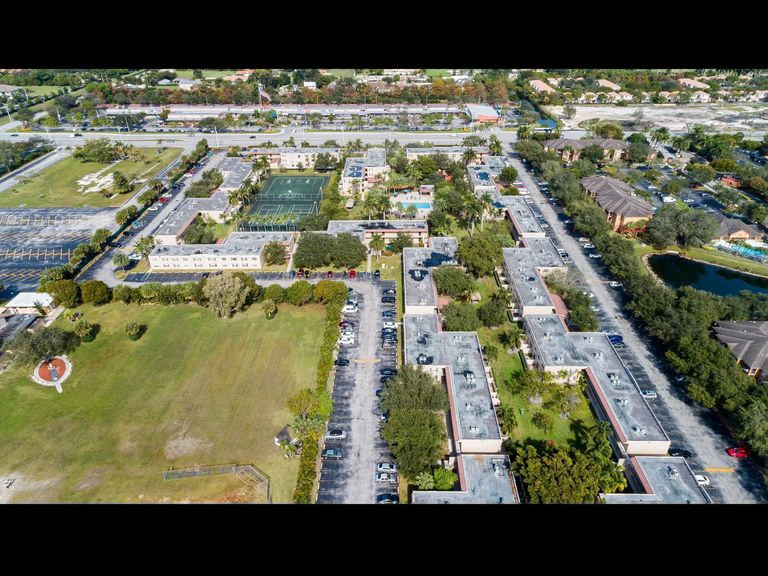 Sunset Palms Apartments apartments in Hollywood, FL – photo 23