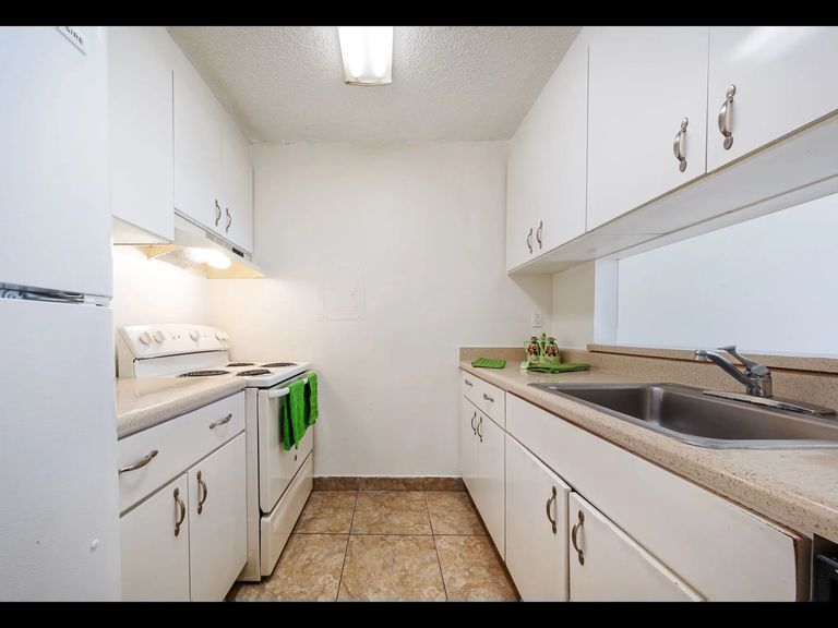 Sunset Palms Apartments apartments in Hollywood, FL – photo 26
