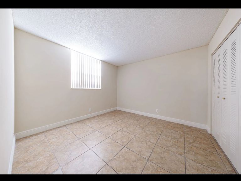 Sunset Palms Apartments apartments in Hollywood, FL – photo 28
