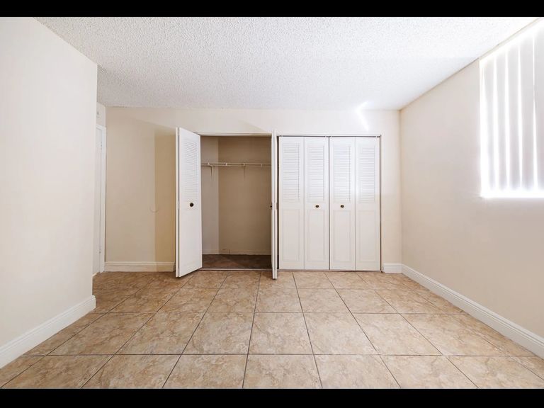 Sunset Palms Apartments apartments in Hollywood, FL – photo 32