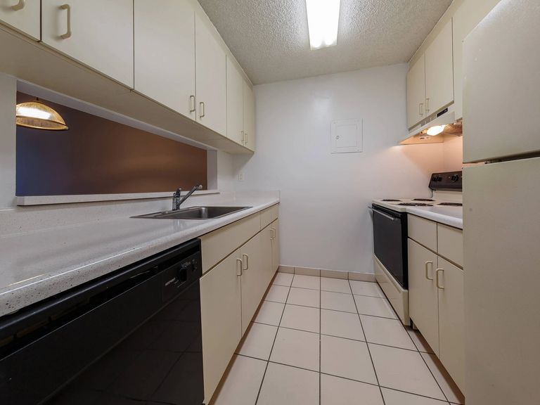 Sunset Palms Apartments apartments in Hollywood, FL – photo 34