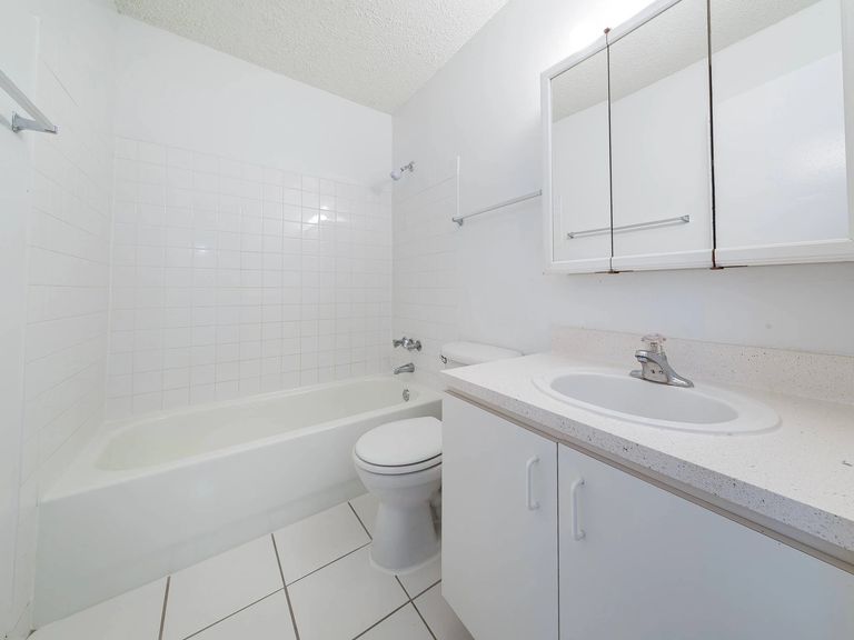 Sunset Palms Apartments apartments in Hollywood, FL – photo 35