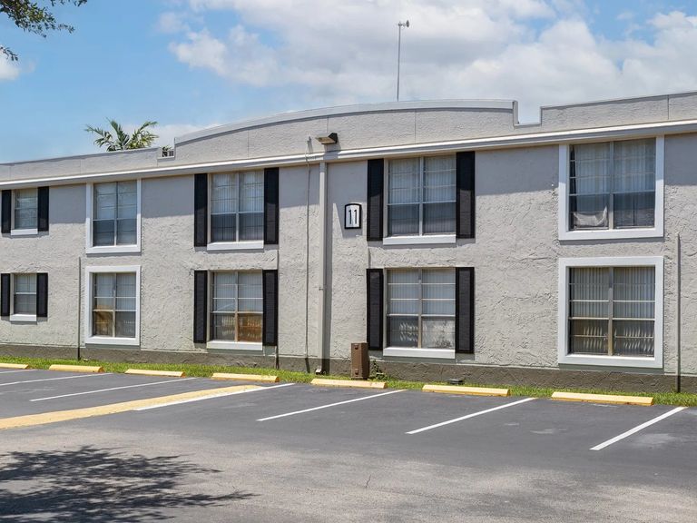 Sunset Palms Apartments apartments in Hollywood, FL – photo 40