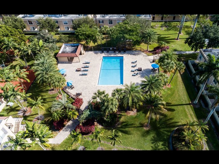 Sunset Palms Apartments apartments in Hollywood, FL – photo 8