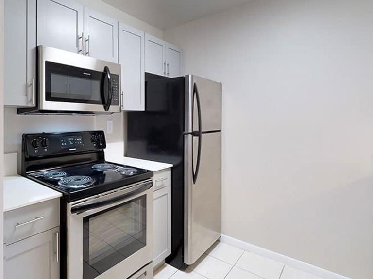 The Avant at Pembroke Pines Apartments apartments in Pembroke Pines, FL – photo 9