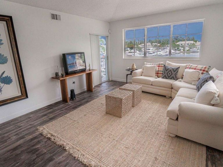 The Falls At Marina Bay apartments in Fort Lauderdale, FL – photo 13