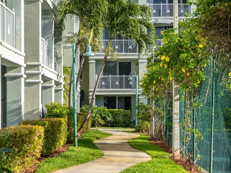 The Falls At Marina Bay apartments in Fort Lauderdale, FL – photo 33