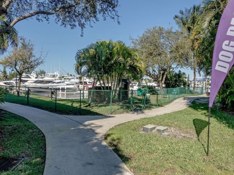 The Falls At Marina Bay apartments in Fort Lauderdale, FL – photo 39