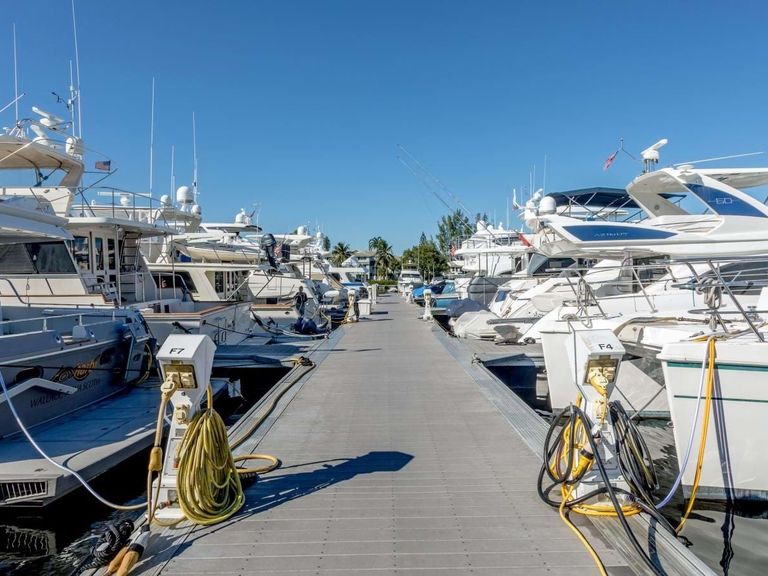 The Falls At Marina Bay apartments in Fort Lauderdale, FL – photo 41
