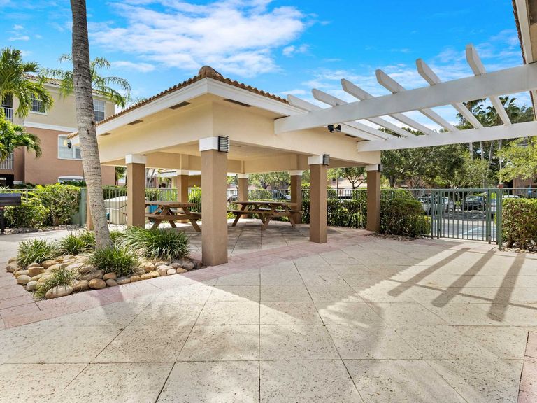 The Grove at Turtle Run apartments in Coral Springs, FL – photo 12