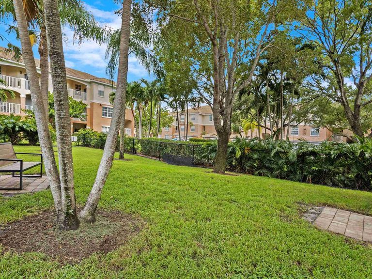 The Grove at Turtle Run apartments in Coral Springs, FL – photo 31