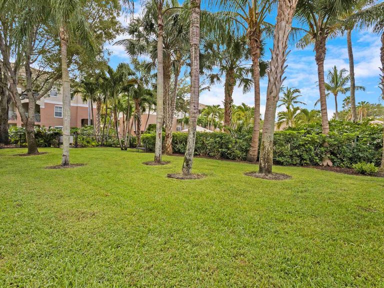 The Grove at Turtle Run apartments in Coral Springs, FL – photo 32