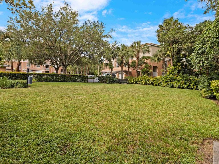The Grove at Turtle Run apartments in Coral Springs, FL – photo 34