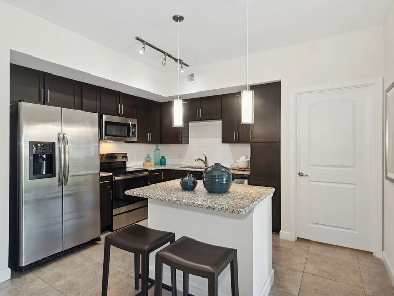The Point at Lakeside apartments in Doral, FL – photo 7