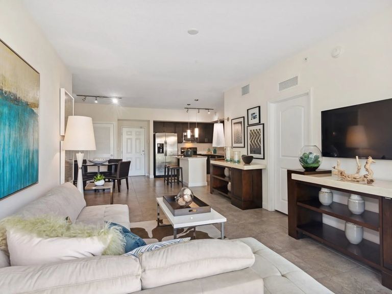 The Point at Lakeside apartments in Doral, FL – photo 8