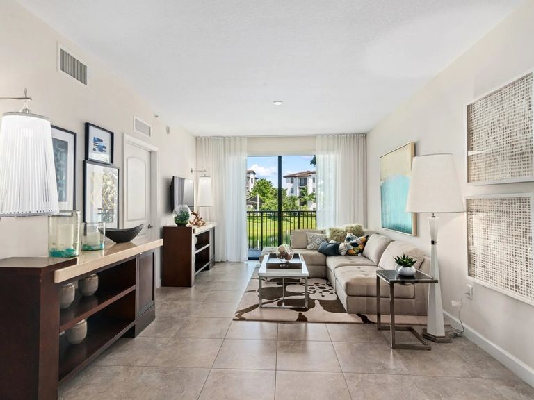 The Point at Lakeside apartments in Doral, FL – photo 9
