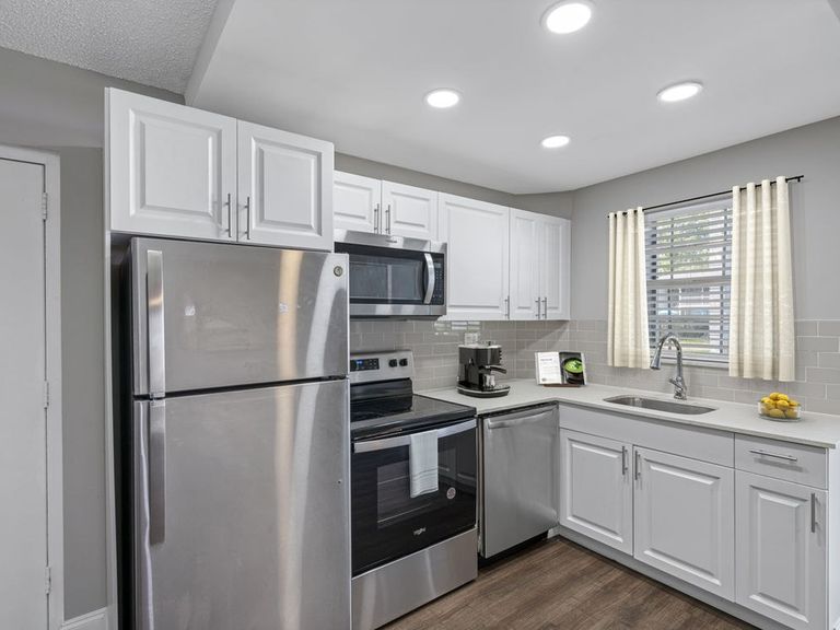 The Village at Eastpointe Apartments apartments in Oakland Park, FL – photo 12