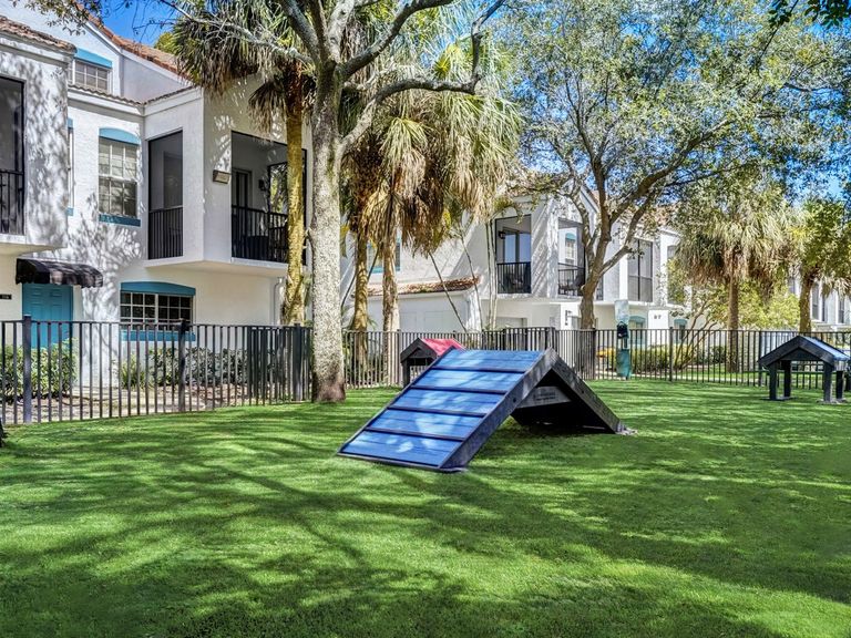 The Villas at Wyndham Lakes apartments in Coral Springs, FL – photo 10