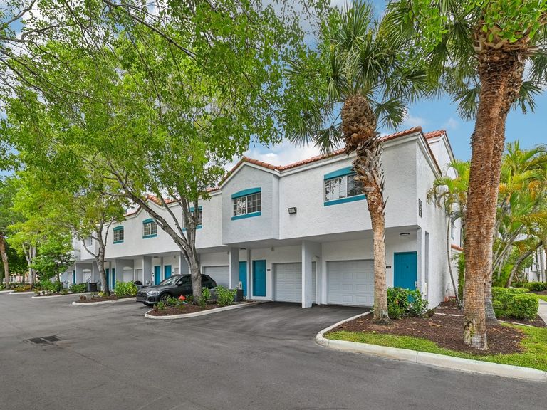 The Villas at Wyndham Lakes apartments in Coral Springs, FL – photo 9