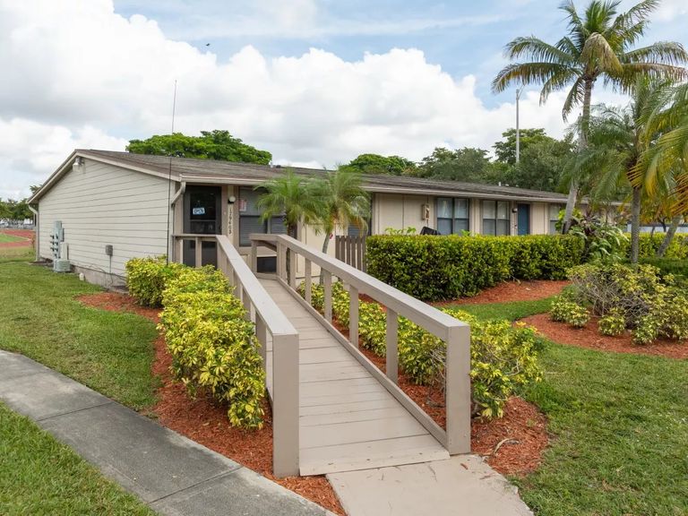 Thymewood apartments in Hialeah, FL – photo 21
