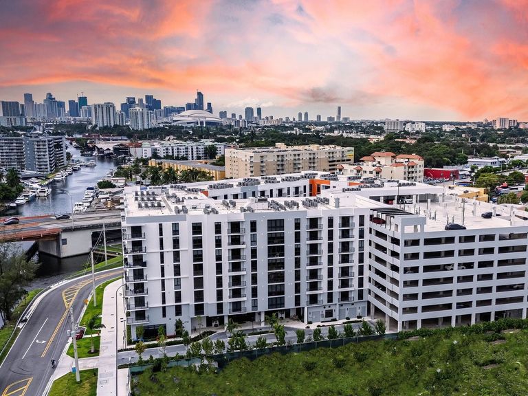 Tides at River Rapids apartments in Miami, FL – photo 27