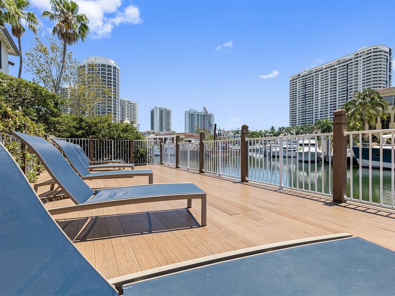 Town Aventura apartments in Aventura, FL – photo 7