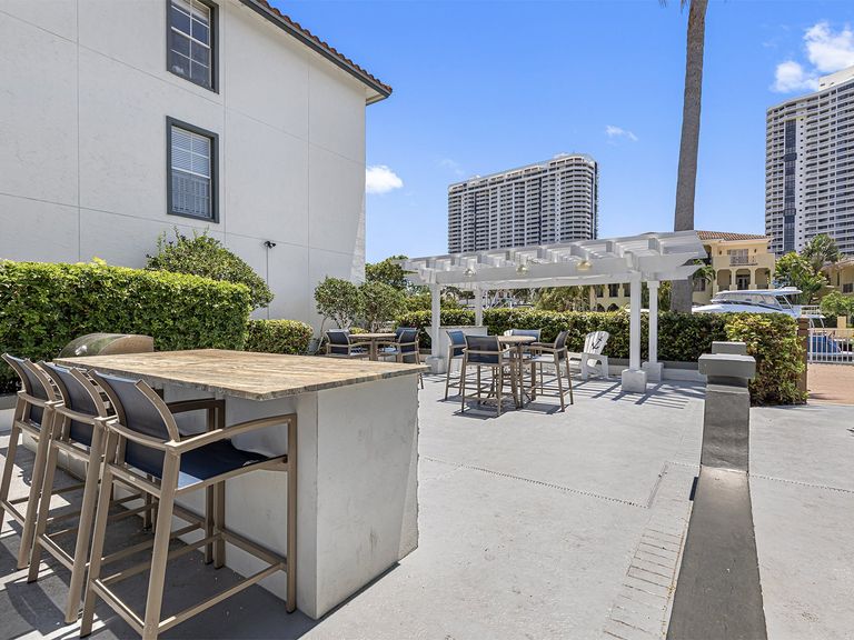 Town Aventura apartments in Aventura, FL – photo 18