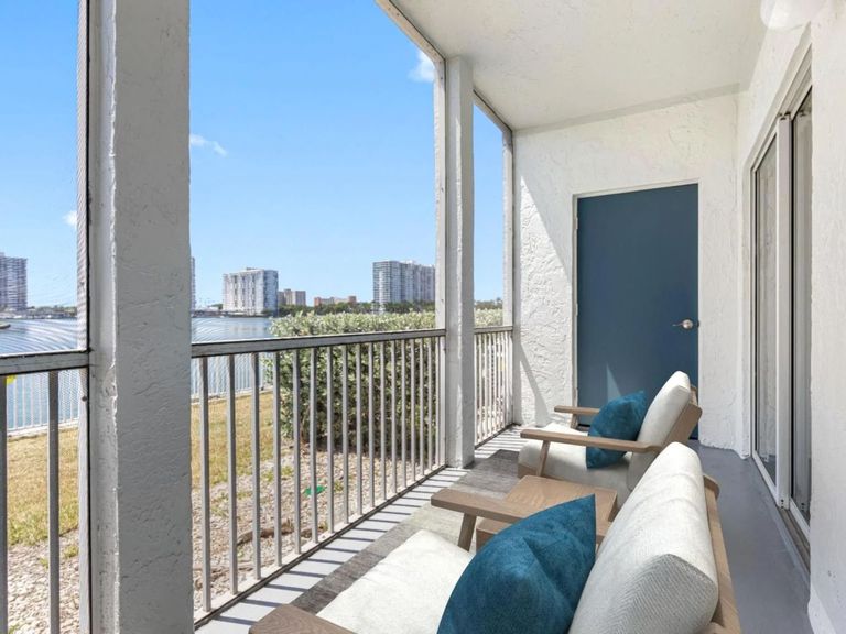 Town Aventura apartments in Aventura, FL – photo 22
