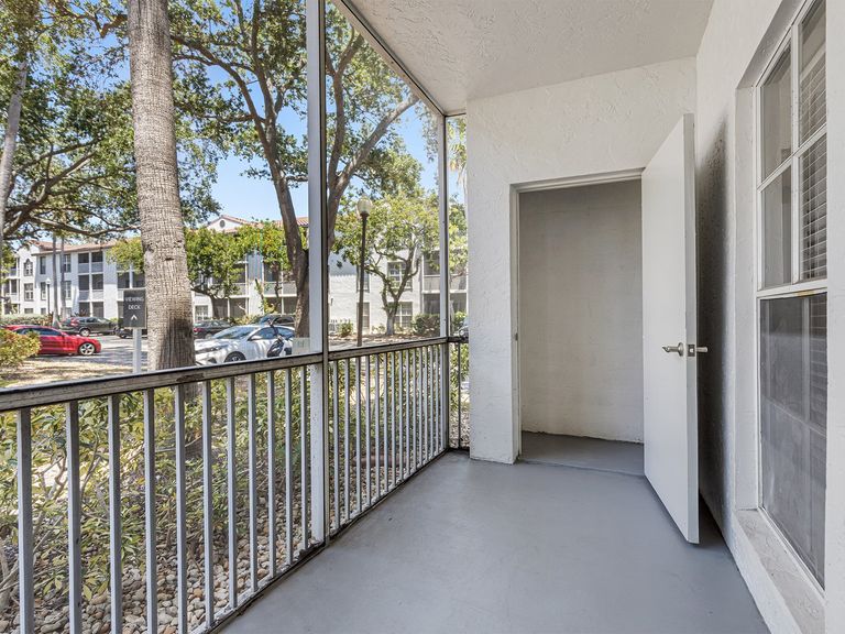 Town Aventura apartments in Aventura, FL – photo 23