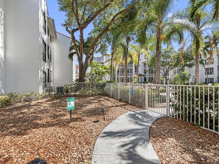 Town Aventura apartments in Aventura, FL – photo 43