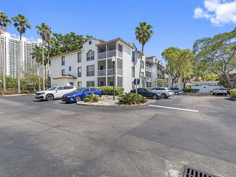 Town Aventura apartments in Aventura, FL – photo 44