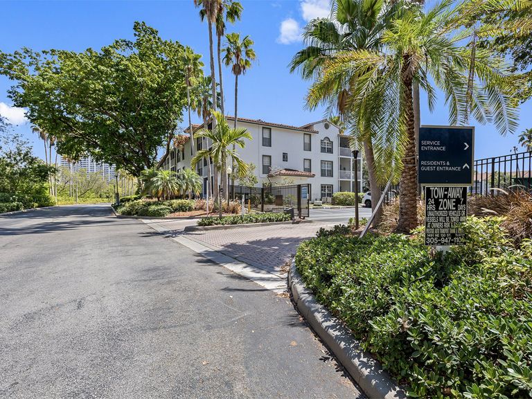 Town Aventura apartments in Aventura, FL – photo 45
