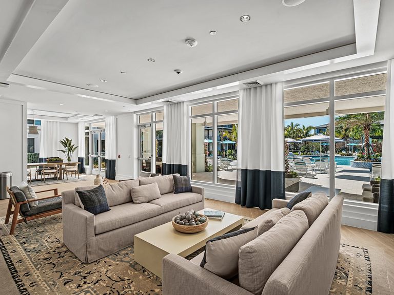 Town Hollywood apartments in Hollywood, FL – photo 17