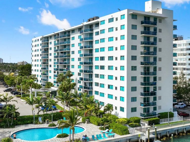 Wake Biscayne Bay apartments in North Bay Village, FL – photo 8