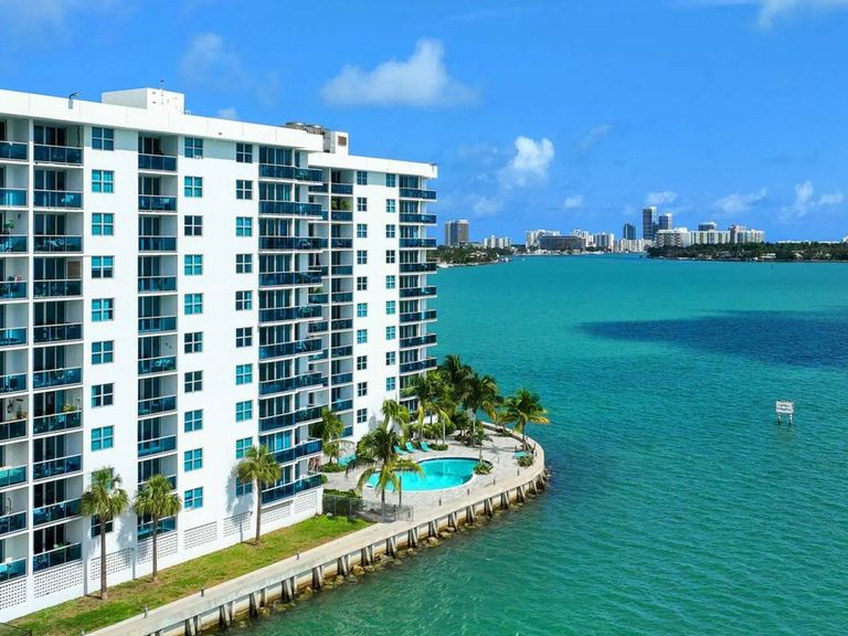 Wake Biscayne Bay apartments in North Bay Village, FL – photo 9