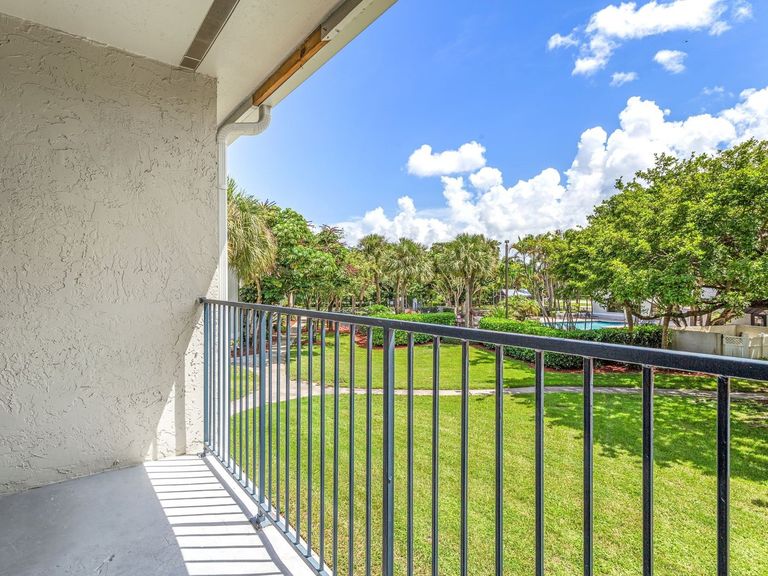 Waterford Park Apartment Homes apartments in Lauderhill, FL – photo 14